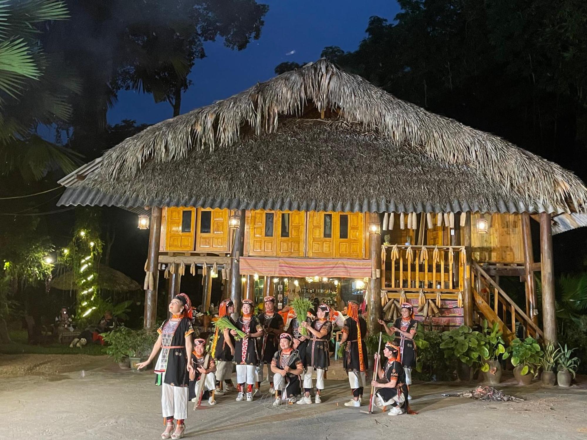 Vu Linh Palm House Homestay - Bungalow Yen Bai Exteriör bild